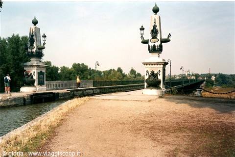 The canal bridge at Briare