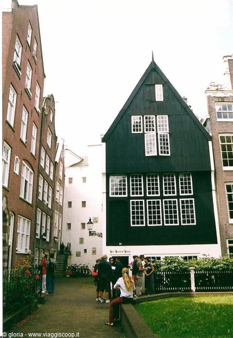 the oldest house in amsterdam