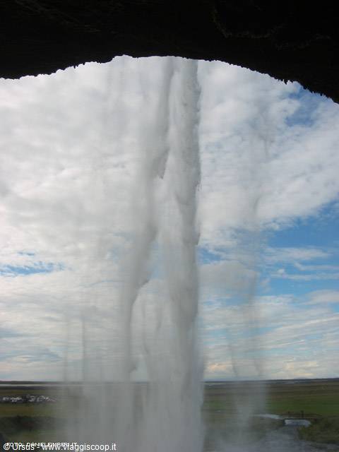 Skogafoss: behind the waterfall