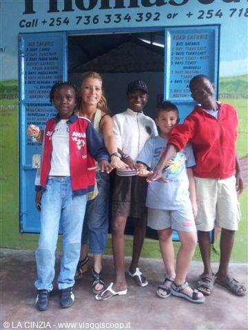 THOMAS'S GRANDCHILDREN: BELLA 10 YEARS OLD, SIENA 13 YEARS OLD AND ANTHONY 15 YEARS OLD WITH CINZIA AND ANDREA