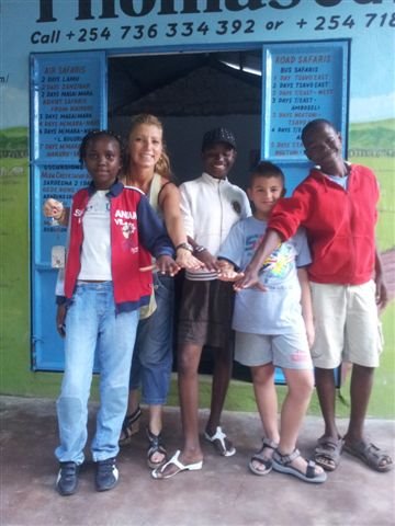 THOMAS'S GRANDCHILDREN: BELLA 10 YEARS OLD, SIENA 13 YEARS OLD AND ANTHONY 15 YEARS OLD WITH CINZIA AND ANDREA