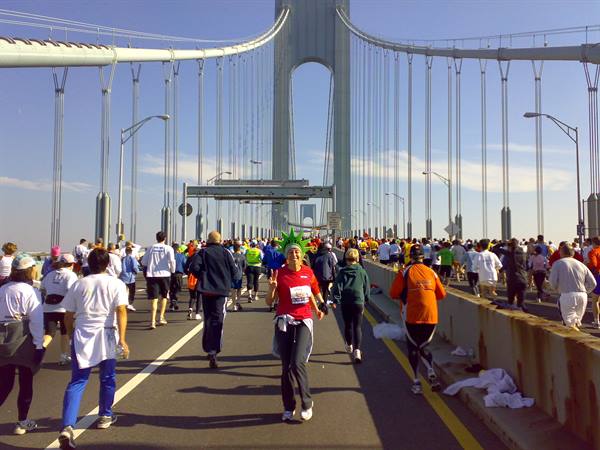 Marathon runners crossing the Verrazzano suspension bridge in New York