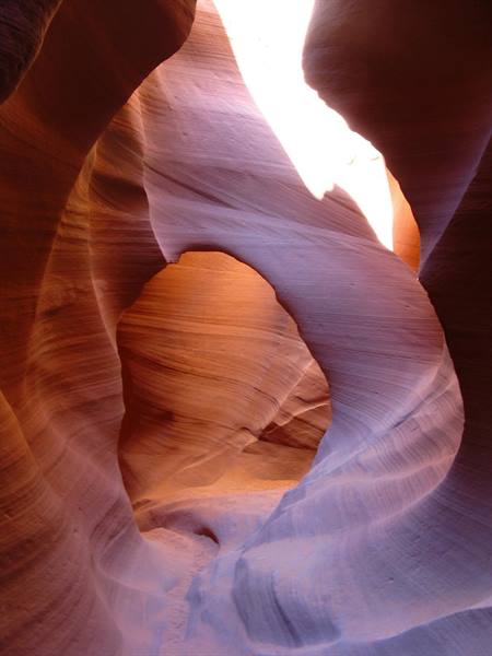 Antelope Canyon, pareti di arenaria scolpite dalla luce