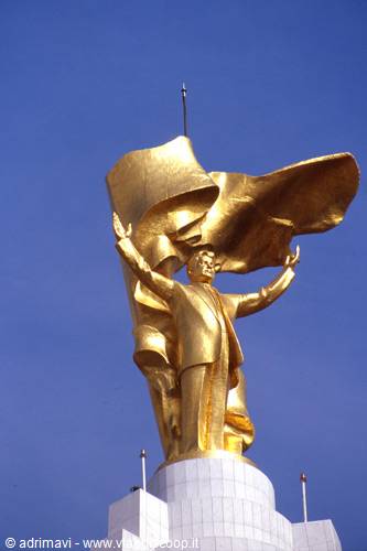 statue of Niyazov - Ashgabad