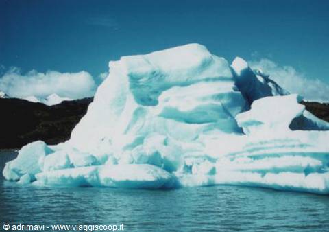 iceberg in the brazo norte - Lago Argentino