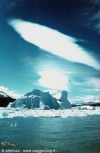 iceberg in the brazo norte - Lago Argentino