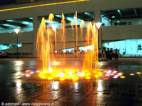 fountain at the entrance of Taipei 101