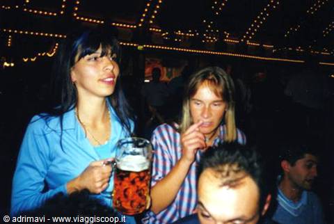 Mavi and Marisa - Oktoberfest
