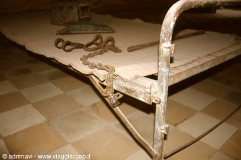 Phnom-Penh, S-21 prison cell
