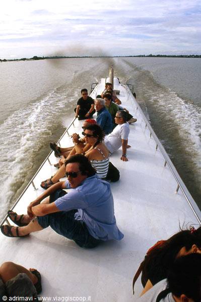 sailing on the Tonlé-Sap river