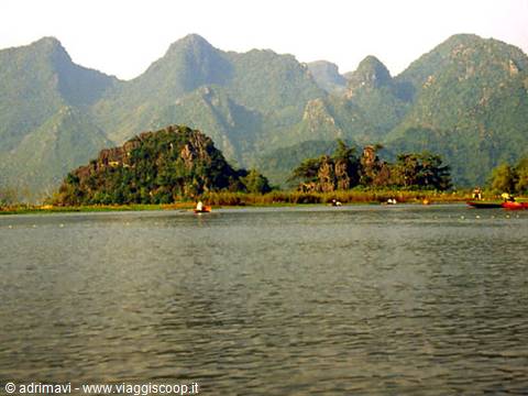 towards the Perfume Pagoda