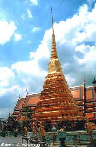 glimpse of Wat Benchamabophit - Bangkok