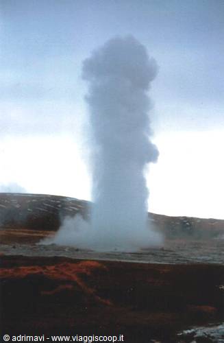 golden circle - Geysir Strokkur