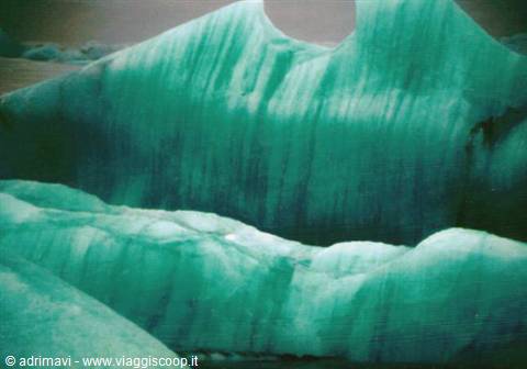 iceberg - Jokulsarlon glacier lagoon