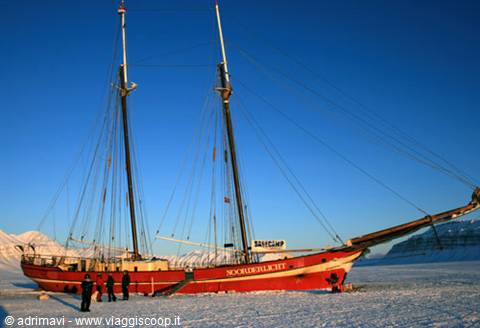 the Noorderlicht stuck in the pack ice