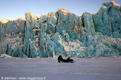 front of the Tunabreen glacier