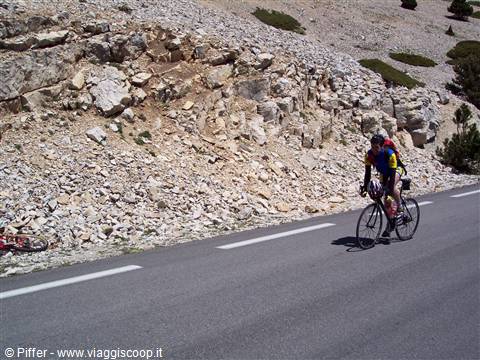 En danseuse towards the summit