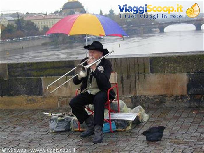 Artist at Charles Bridge