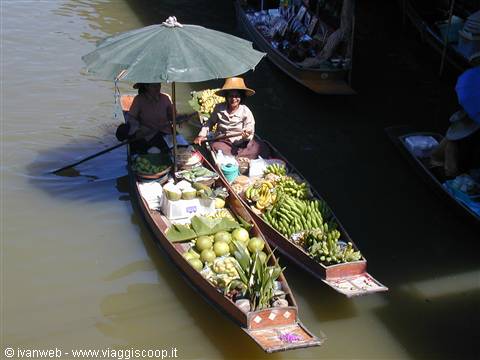 Floating market