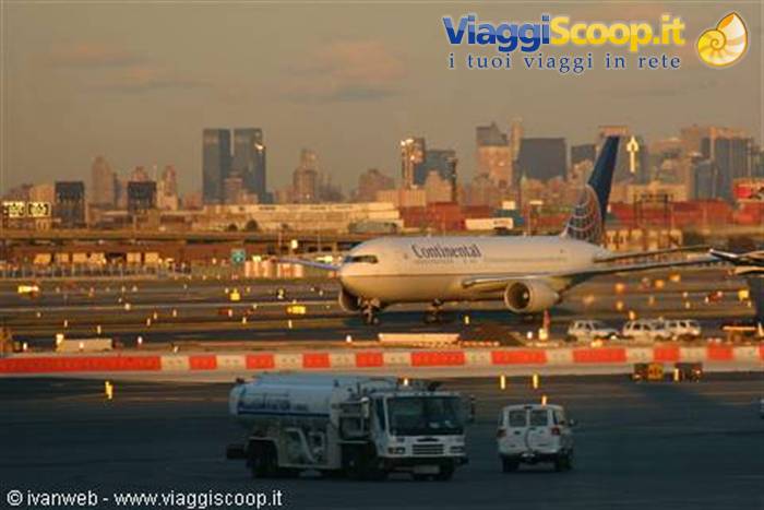 Newark airport (New York in the background)