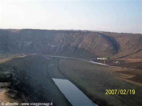 The Răut river winds between limestone hills at Orheiul Vechi