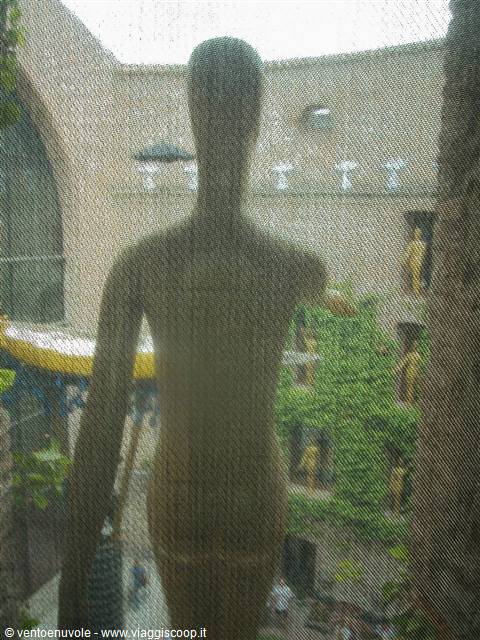 Human figure statue in the Dalí Theatre-Museum courtyard, Figueres