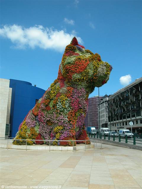 Jeff Koons' Puppy at Guggenheim Bilbao, giant floral West Highland terrier