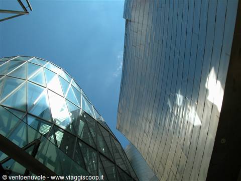 Curved titanium and glass facades of the Guggenheim Bilbao against the blue sky