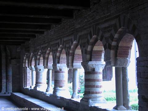 Romanesque brick and stone arcade with two-tone arches, Vezzolano Abbey