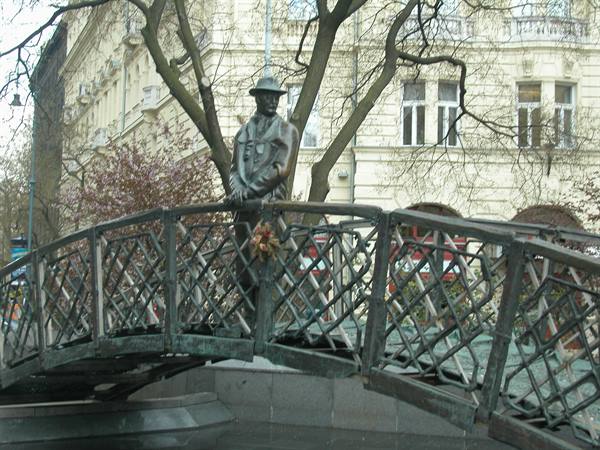 Bronze statue in hat standing on a small pedestrian bridge in Budapest