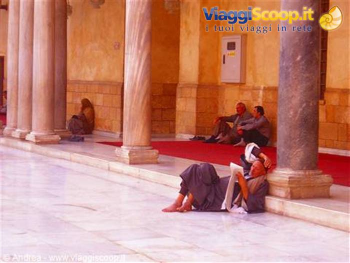 Reading the Quran in the Al-Azhar Mosque