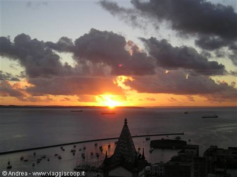 Salvador, night falls