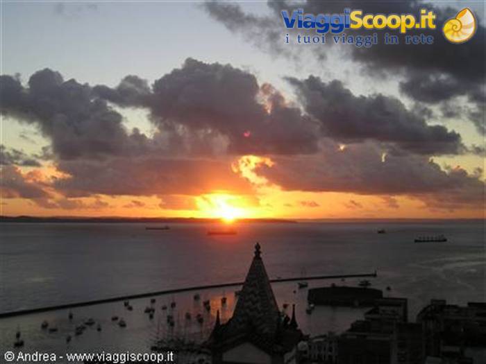 Salvador, night falls