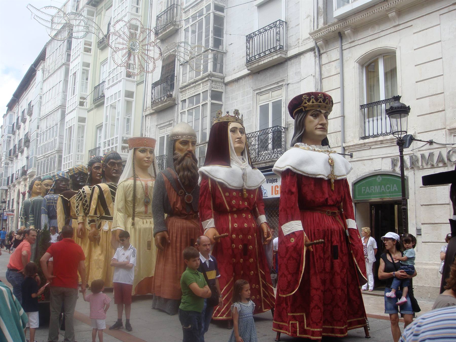 Gigantones - Gigantillos through the streets of Burgos