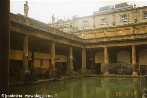Roman Baths in Bath: stone columns and statues around the thermal pool