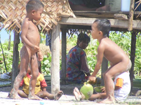 Life on Sabuan island Borneo