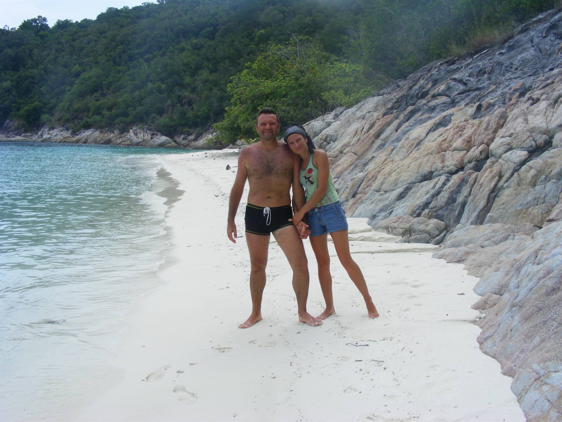 ROMANTIC BEACH (PERENTHIAN)