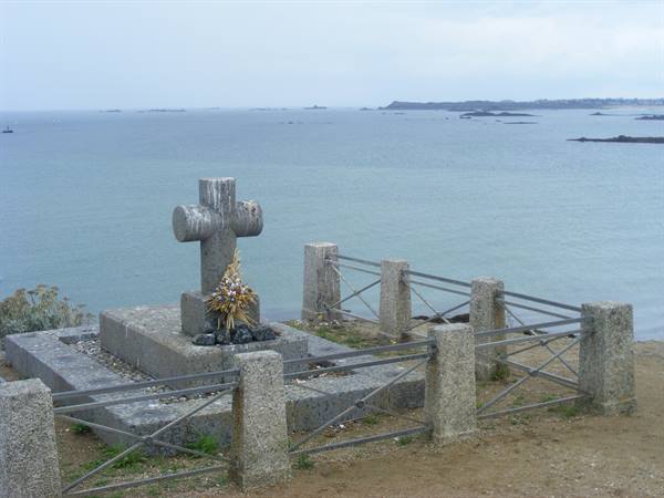 ST. MALO ILE DU GRANDE BE THE TOMB OF CHATEAUBRIAND