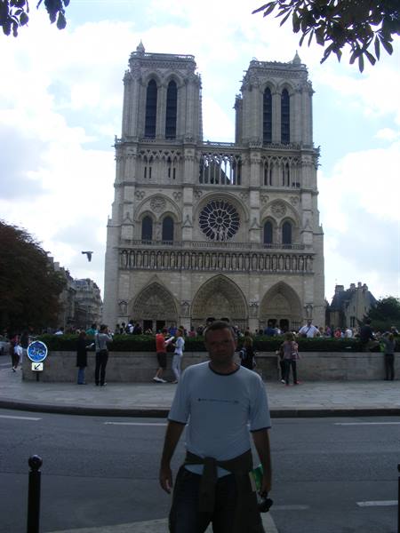 PARIS ME IN FRONT OF NOTRE-DAME