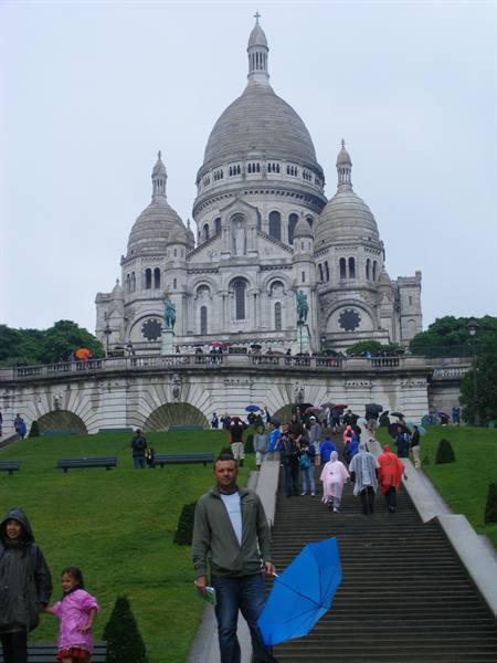 PARIS: ME IN FRONT OF THE SACRÉ-CŒUR BASILICA