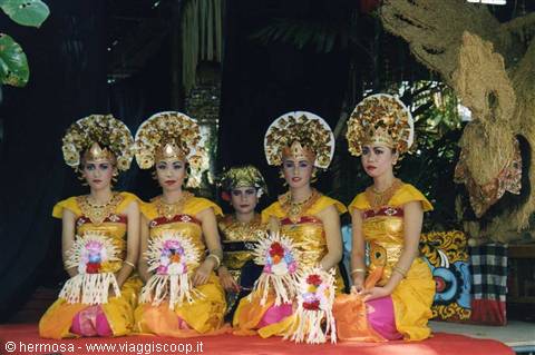 Balinese dancers