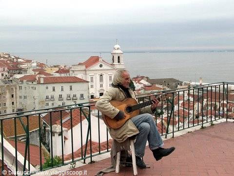 MIRADOURO WITH FOLKSINGER, LISBON