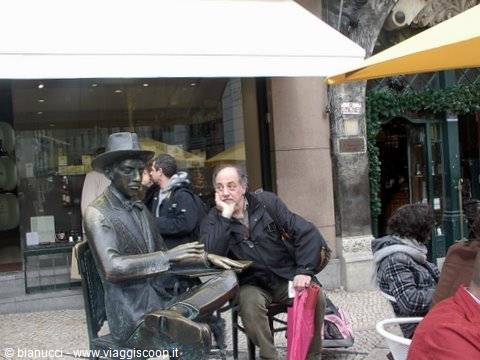 STATUE OF THE GREAT POET PESSOA AND HIS MILANESE FAN, LISBON Q.RE CHIADO