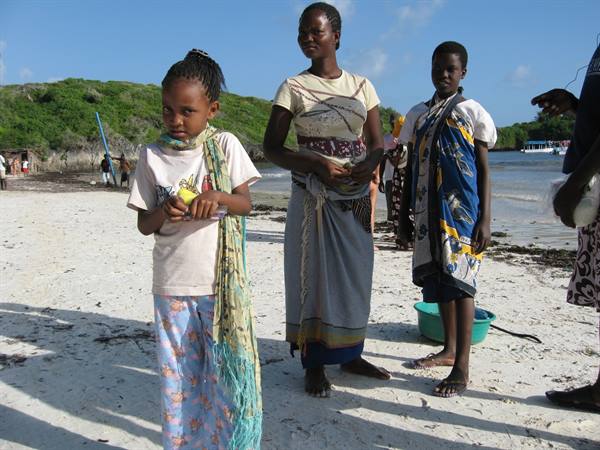 Kenya girls on the beach in front of the Blue Bay village