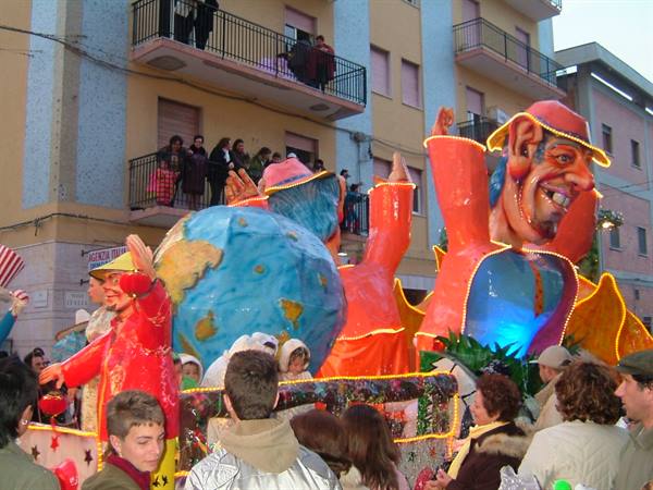 Carnival through the streets of Augusta