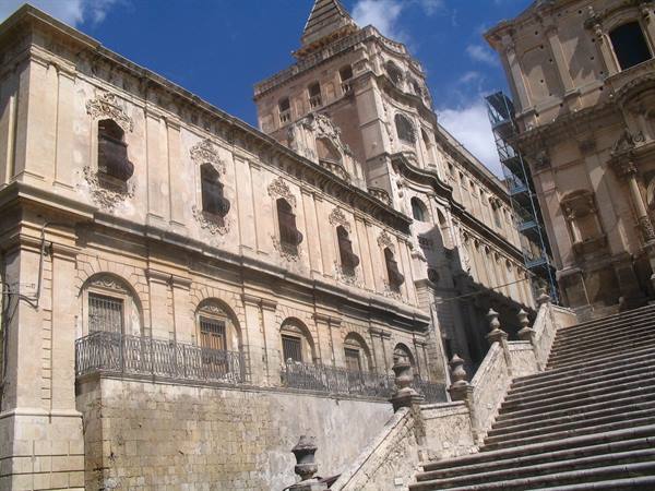 Around Noto