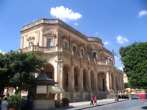 Around Noto