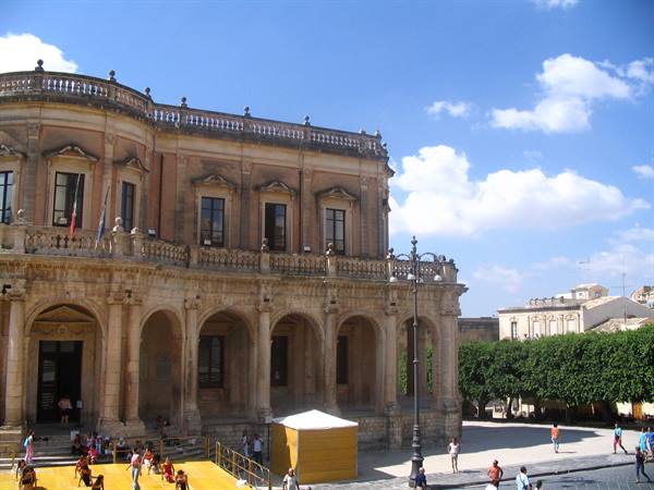 Around Noto