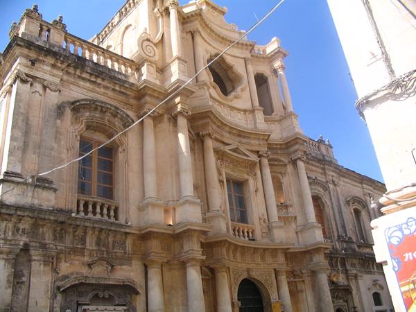 Around Noto