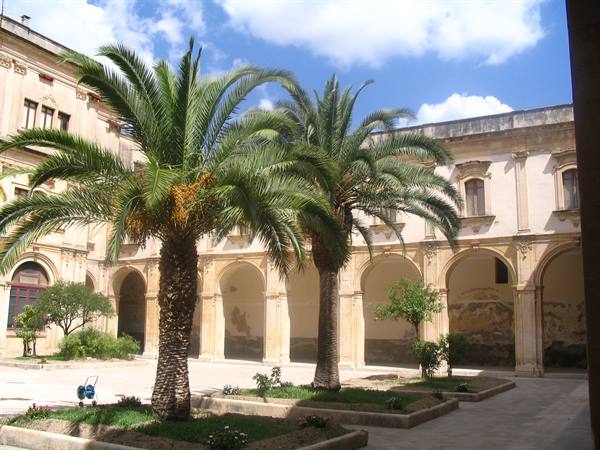 Around Noto 